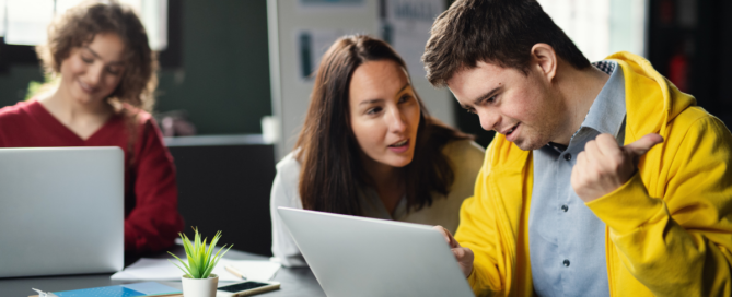 Curso de informática para personas con discapacidad en ASPAYM Málaga